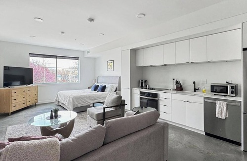 Sugar House Apartment | Landing | Modern Studio, Gym, Rooftop Lounge
