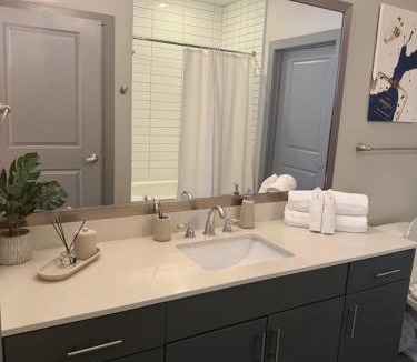 Lindridge-Martin Manor Apartment | Large Buckhead modern suite