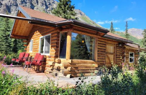 Sutton House | Little Bear Getaway Cabins