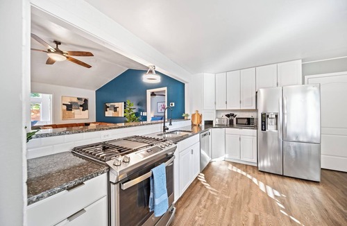 Riverside House | Lovely 3 bed/2 full bath Ranch w/Sauna near Zoo