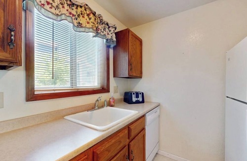 Steamboat Springs Condo | Lovely home w/pool, hot tub, mountain view, balcony, fast WiFi, & washer/dryer