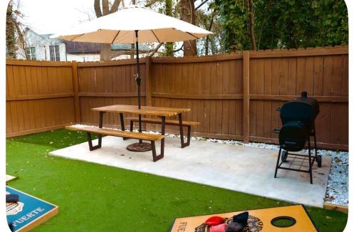 Pittsburgh Villa | Luxe Family Oasis 7 beds 2 and a half Spa like Baths Sleeps 14
