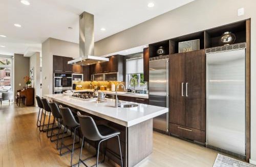 Tremont House | Luxuary Tremont Home - Movie Room, Pet & Baby Friendly