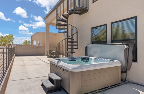 North Valley House | Luxurious Abode with Hot Tub and Rooftop Deck