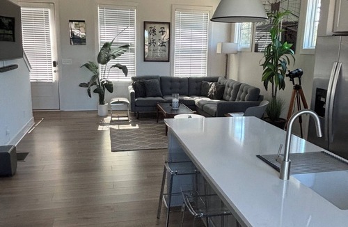 Westside House | Luxury 2 bedroom townhome in the heart of the bustling west midtown Atlanta