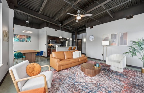 Weinland Park Apartment | Luxury 2BR Industrial Penthouse Loft in Short North Near OSU, Downtown Nightlife