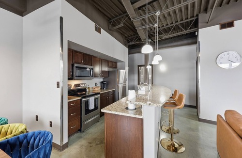Weinland Park Apartment | Luxury 2BR Industrial Penthouse Loft in Short North Near OSU, Downtown Nightlife