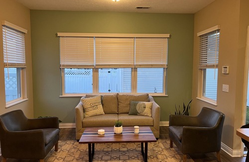 Grove City House | LUXURY 3 BEDROOM W/PRIVAT OFFICE!
