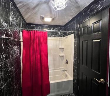 Columbus House | Luxury 3BR Home with Spa Pool, Gym & full backyard