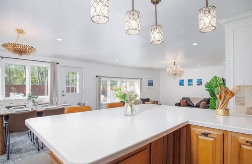 College House | Luxury 5b4b Heart of Fairbanks