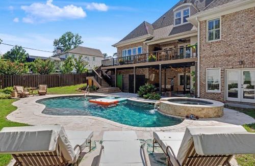 Ashford Park House | Luxury 6BR estate with private pool gameroom