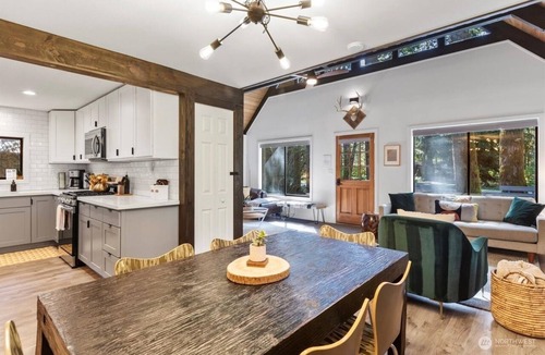 Skykomish Cabin | Luxury A-Frame w/New Hot Tub! 15 Mins to Stevens Pass - Misty Mt. Haus