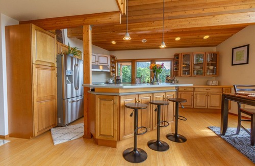 Juneau House | Luxury Auke Bay Chalet~ Ocean views, Hot tub, Sauna, fireplace, Ultimate Retreat