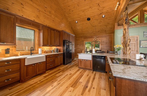 Townsend Cabin | Luxury Cabin with Epic Mountain Views Hot Tub 10 Min to Cades Cove