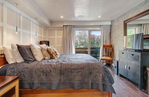 Point Loma Heights House | Luxury Condo Resort Amenities - Pool, Pickleball