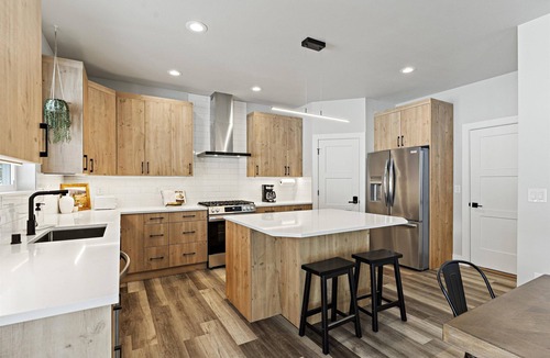Abbott Loop House | Luxury home w/Private Hot Tub Close to airport, shopping, hiking, biking, skiing