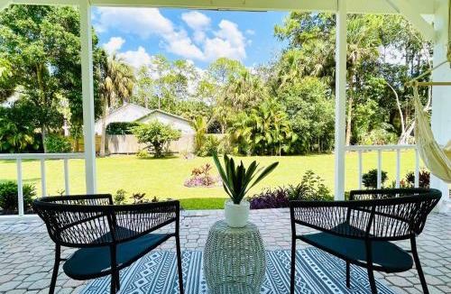 Jupiter Farms House | Luxury Jupiter Farm Getaway Heated Pool, BBQ, Game Shed, 1 Acre Yard!