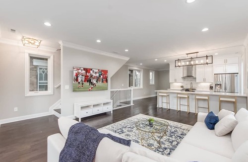 Downtown Columbus Condo | Luxury Modern Harrison West Home with Rooftop Terrace & Family Amenities