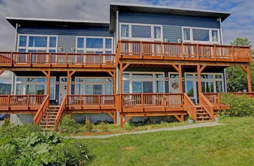Homer Apartment | Luxury Romantic Couple's Getaway Overlooking Kachemak Bay