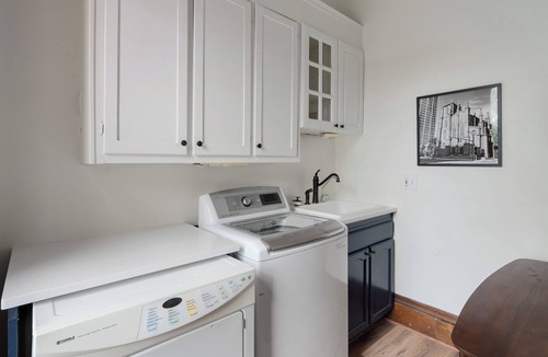 University District House | Luxury Short North 4BR · Sleeps 12 · Free Parking
