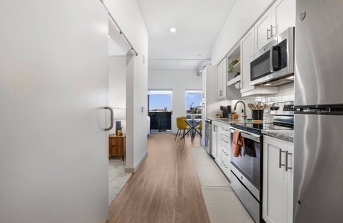 Sobro Condo | Luxury SoBro Condo - Walk to Broadway - Balcony - Pool & Gym