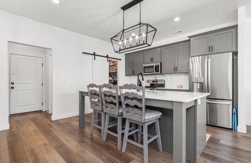 American Fork House | Luxury Townhome! Mountain Views! Family Amenities! Seasonal Pool & Pickleball!