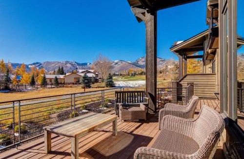 Park Meadows House | Luxury townhome on the golf course with 3 fireplaces gas grill & great view