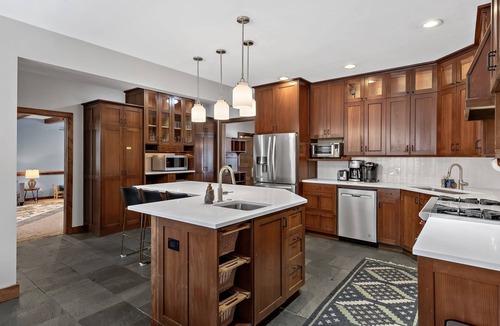 Minerva House | Luxury Waterfront Retreat Treehouse, Hot Tub & Fireplace