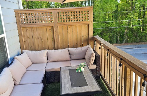 Mableton House | "Luxury World Cup Executive Package "Serene 3-bedroom townhome with AC Mableton