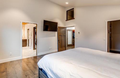 Juneau Apartment | Mendenhall Valley Escape w/Furnished Deck!