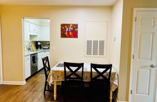 West End Apartment | Midtown 2BR/2BA Long-Term near Vandy/St.Thomas