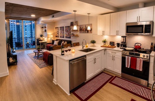 North Decatur Apartment | Midtown Atlanta 1BR Skyline Balcony Corner Condo by Piedmont Park | Luxe Pad