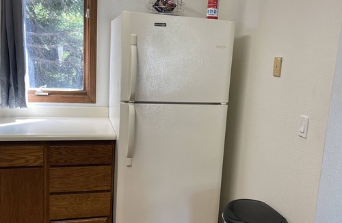 Bayshore - Klatt House | Midtown location 3 minutes from the Dimond Center mall, Target and Walmart.