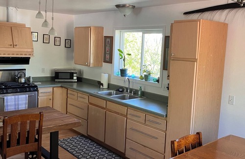 Huffman - O' Malley Apartment | Modern 2-bedroom corporate apartment with WiFi in South Anchorage