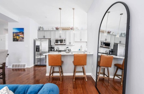 Schenectady Apartment | Modern 3-Bed Apt-Parking & W/D