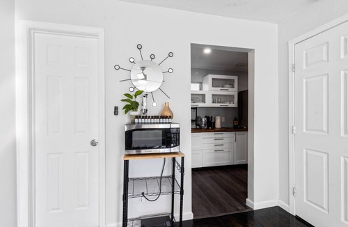 Franklin Park House | Modern 3bd/2ba Suite with Full Gym & Large Patio!