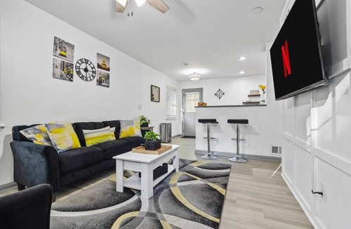 Atlanta House | Modern Comforts with 4BD-3BR Sleeps 8