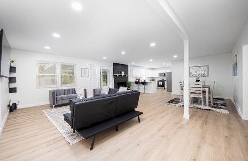 Hilliard House | Modern Elegance Spacious 4BR with Hot Tub and screened porch & Pool Table