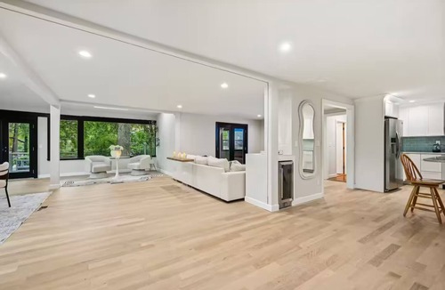 Mansfield House | Modern Lake Home - 4-bedroom house in charming North Attleborough and Mansfield
