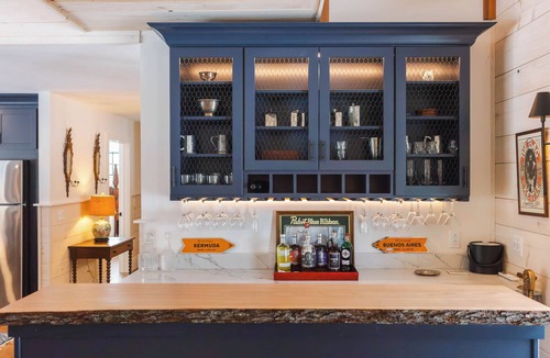 Arlington House | Modern Mountain Sanctuary: Luxury Farmhouse with Mountain Views