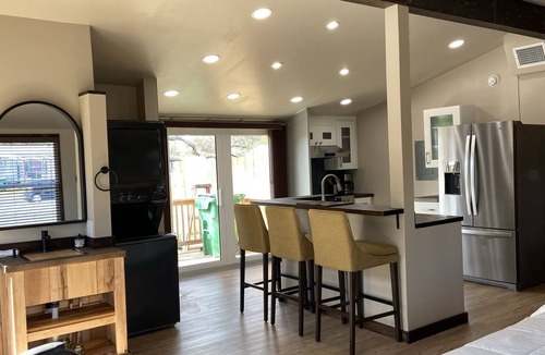 Cocoa House | Modern Ranch Studio With a Beautiful Round Porch