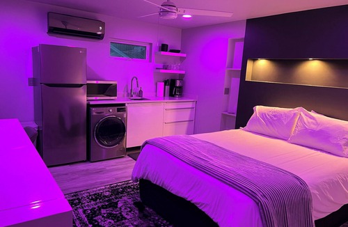West Orange House | Modern Studio, Jitney to NYC train! Private Patio with NYC View! W/D