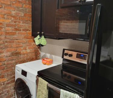 Corryville Apartment | Modern style and comfort near UC