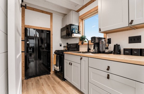 Bynum Apartment | Modern Tiny Cabin, with Hot tub in Choteau MT
