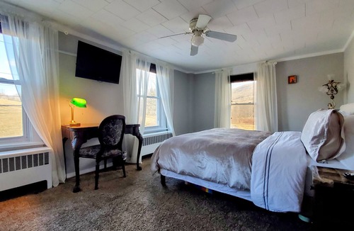 Maplecrest Bed & Breakfast | Mountain Treasure B&B