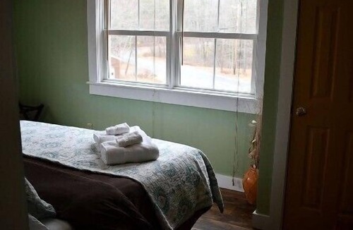 Goshen House | Mountain View/Brook Road Inn