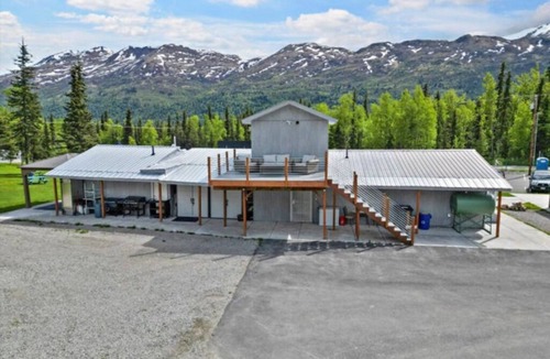 Chugiak Apartment | Mountain View Efficiency Apt Near Eklutna Lake