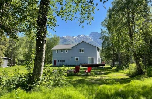 Butte House | Mountain View off Maud Road - Near Reindeer Farm and Jim Creek!