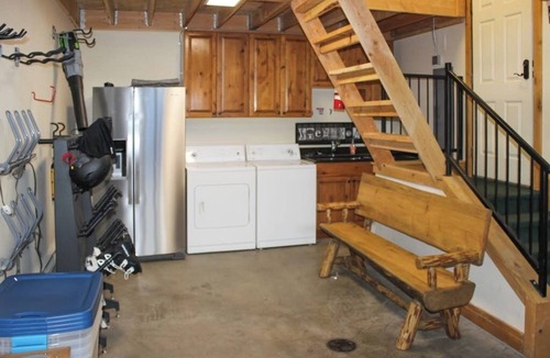 Steamboat Springs House | Mountain-view townhome with pool/hot tub access - walk to ski lifts