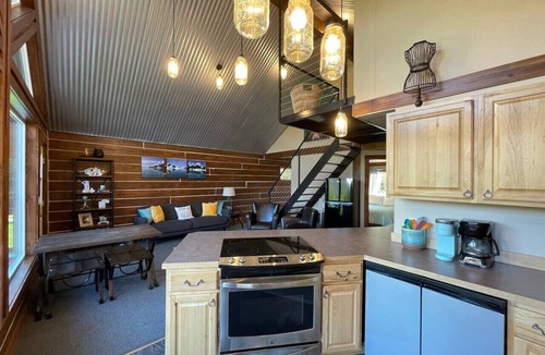 Bear Creek Cabin | MountainTop Cabin Seward